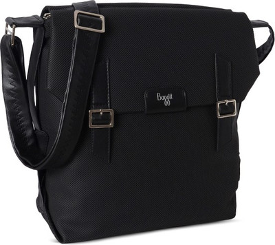 

Baggit Women Casual Black Leatherette Sling Bag