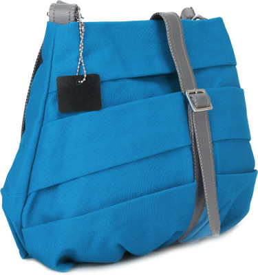 

Baggit Women Casual Blue Sling Bag