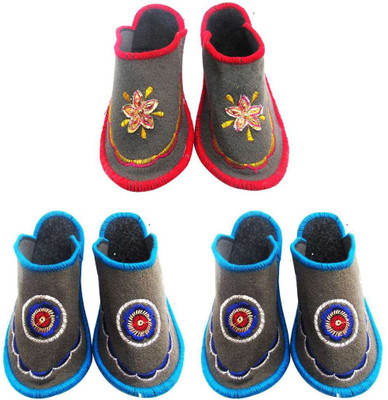 

Shree Sai Slippers, Multicolor