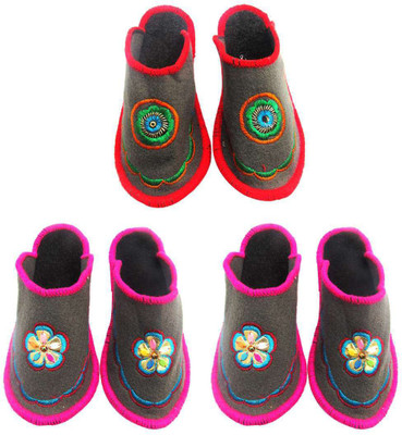 Shilipi Perokars Slippers, Multicolor