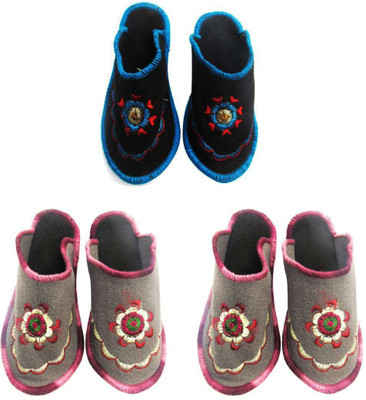 

Shree Sai Slippers, Multicolor