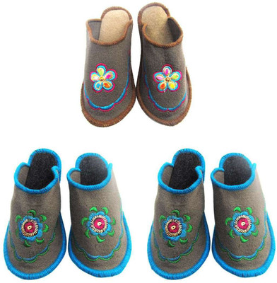 

Shree Sai Slippers, Multicolor