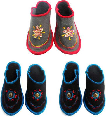 

Shree Sai Slippers, Multicolor