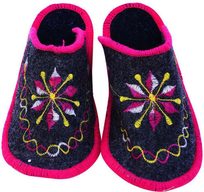 

Champaliya Slippers, Multicolor