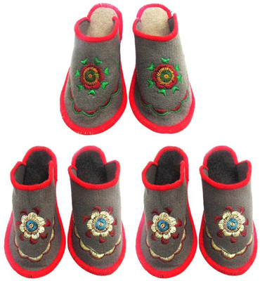 

Champaliya Slippers, Multicolor