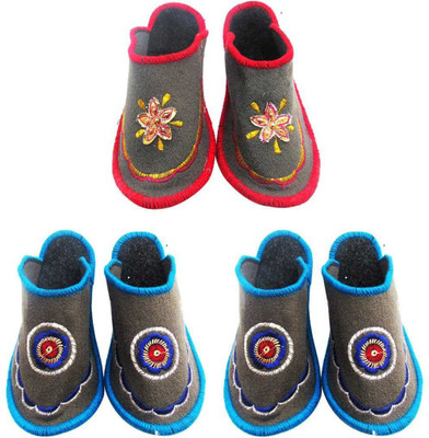 

Champaliya Slippers, Multicolor