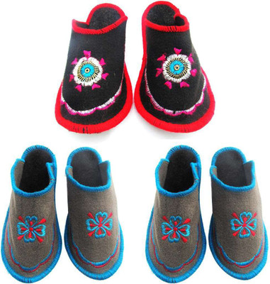 

Shree Sai Slippers, Multicolor