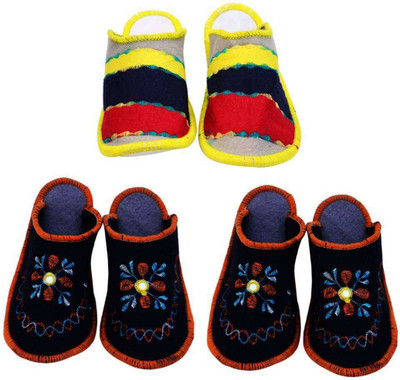 

Shree Sai Slippers, Multicolor