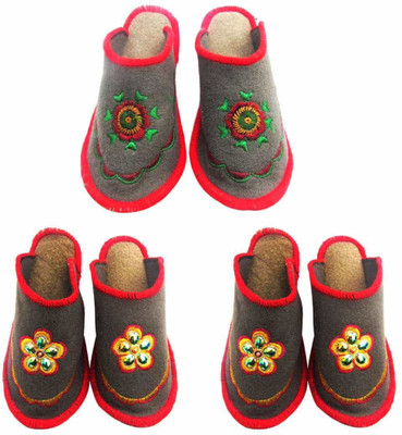 

Champaliya Slippers, Multicolor