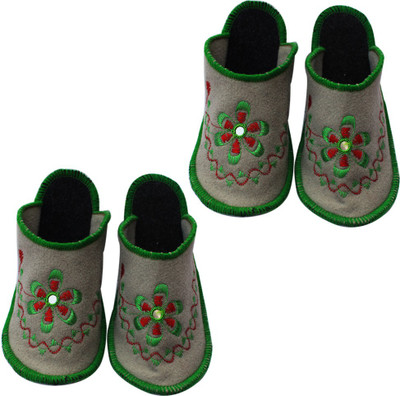

Shree Sai Slippers, Green
