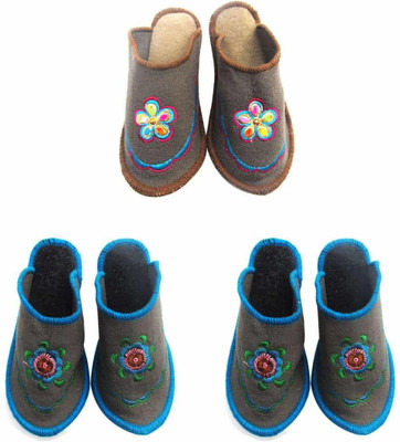 

Shree Sai Slippers, Multicolor