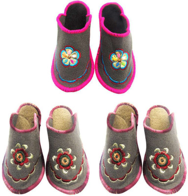 

Shilipi Perokars Slippers, Multicolor