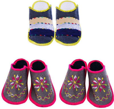 

Champaliya Slippers, Multicolor