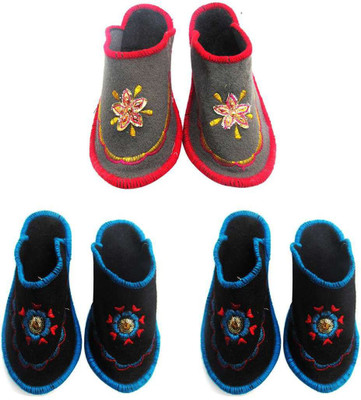

Shilipi Perokars Slippers, Multicolor