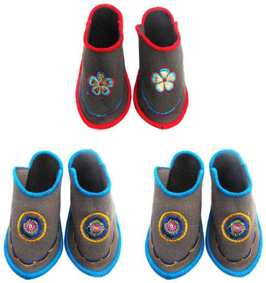 

Shilipi Perokars Slippers, Multicolor