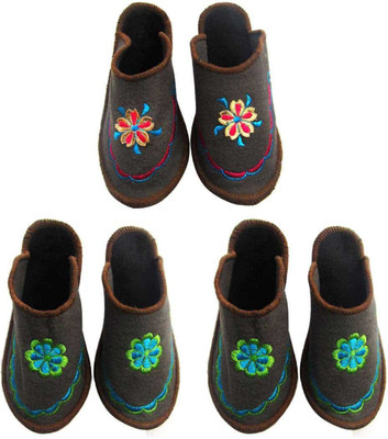 

Champaliya Slippers, Multicolor