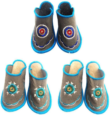 

Shilipi Perokars Slippers, Multicolor