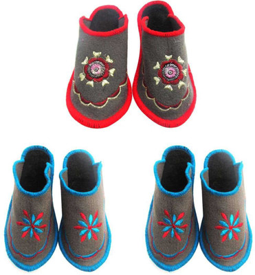 

Champaliya Slippers, Multicolor