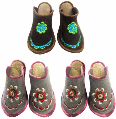 

Shree Sai Slippers, Multicolor