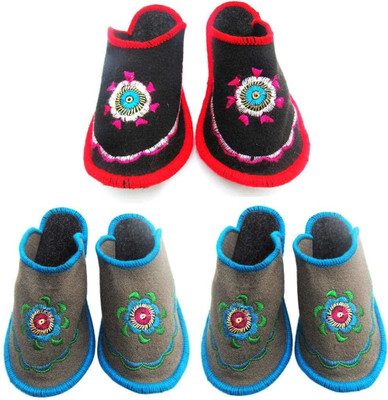 Shree Sai Slippers, Multicolor