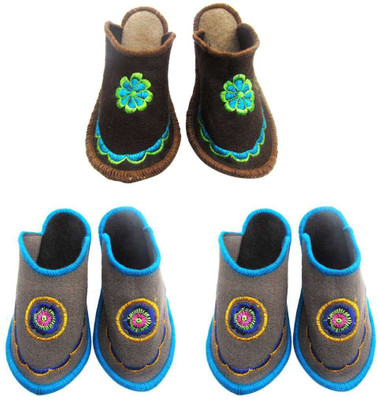 

Shree Sai Slippers, Multicolor