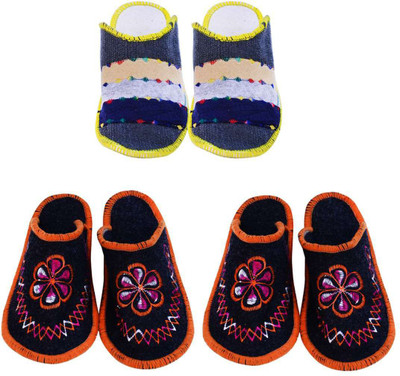 

Shree Sai Slippers, Black