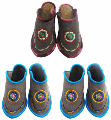 

Champaliya Slippers, Multicolor