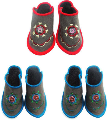 

Shilipi Perokars Slippers, Multicolor