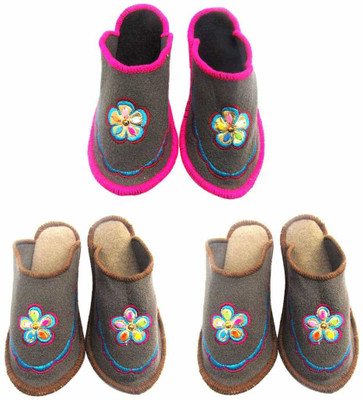 

Champaliya Slippers, Multicolor