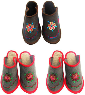 

Shree Sai Slippers, Multicolor