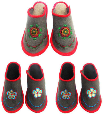 

Shree Sai Slippers, Multicolor