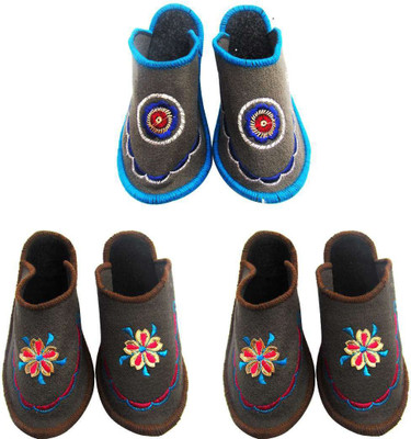 

Shilipi Perokars Slippers, Multicolor