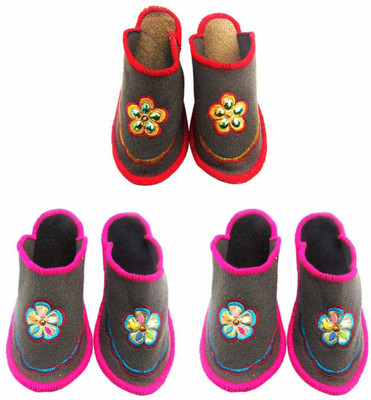 

Champaliya Slippers, Multicolor