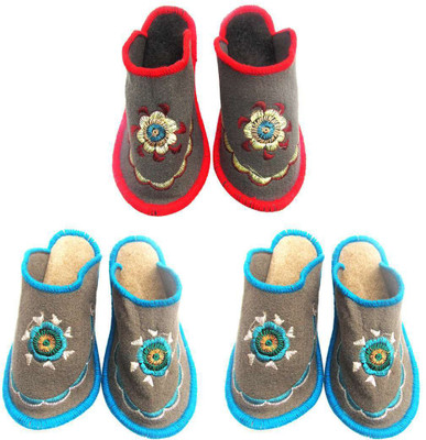 

Shilipi Perokars Slippers, Multicolor