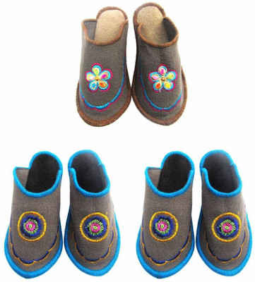 

Champaliya Slippers, Multicolor