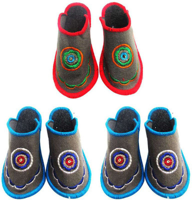 

Shilipi Perokars Slippers, Multicolor