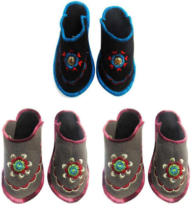 

Shree Sai Slippers, Multicolor