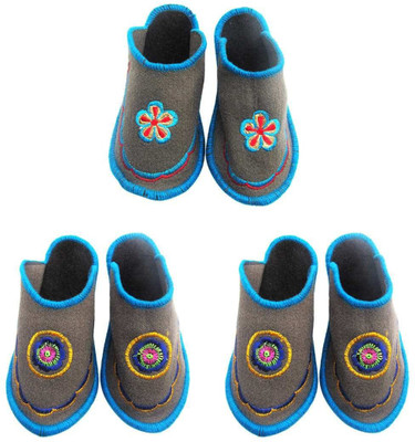 

Shree Sai Slippers, Multicolor