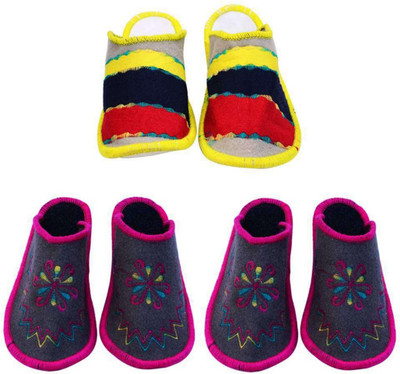 

Shree Sai Slippers, Multicolor