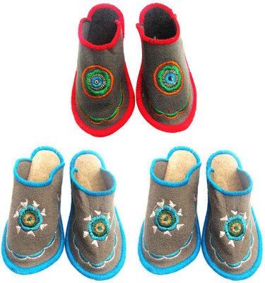 

Shilipi Perokars Slippers, Multicolor