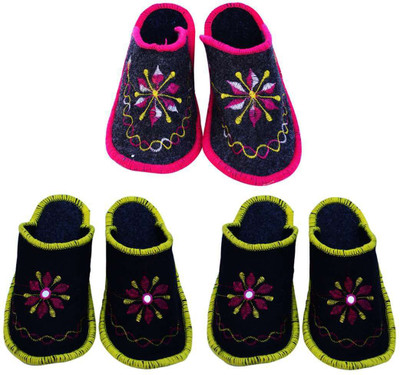 

Shilipi Perokars Slippers, Multicolor