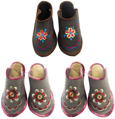 

Shree Sai Slippers, Multicolor
