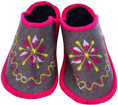 

Champaliya Slippers, Multicolor