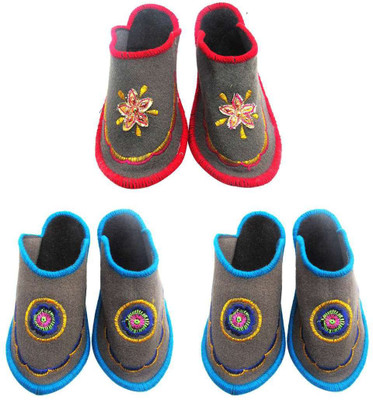 

Shilipi Perokars Slippers, Multicolor