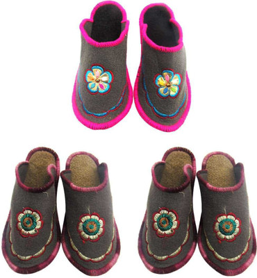 

Champaliya Slippers, Multicolor