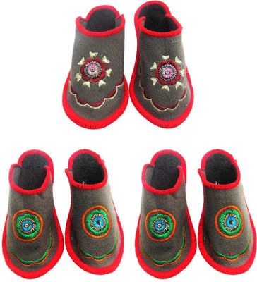 Shree Sai Slippers, Multicolor