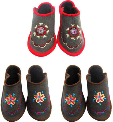 

Shilipi Perokars Slippers, Multicolor