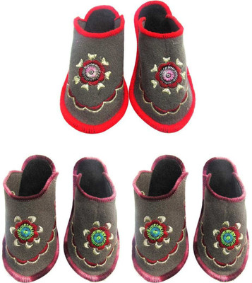 Shree Sai Slippers, Multicolor