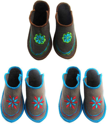

Shilipi Perokars Slippers, Multicolor