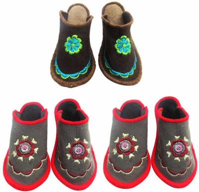 

Champaliya Slippers, Multicolor